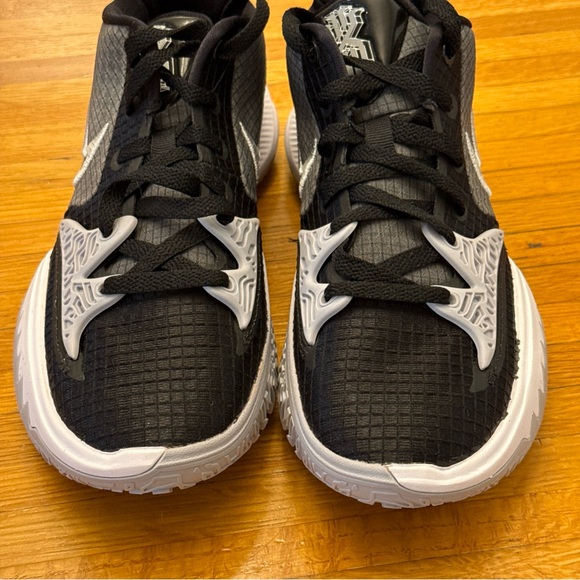 Men’s Size 6.5 Nike Kyrie Low 4 TB Black White Wolf Grey DA7803-003 NEW main image 4